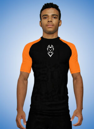 RASH GUARD MANGA FAIXA LARANJA